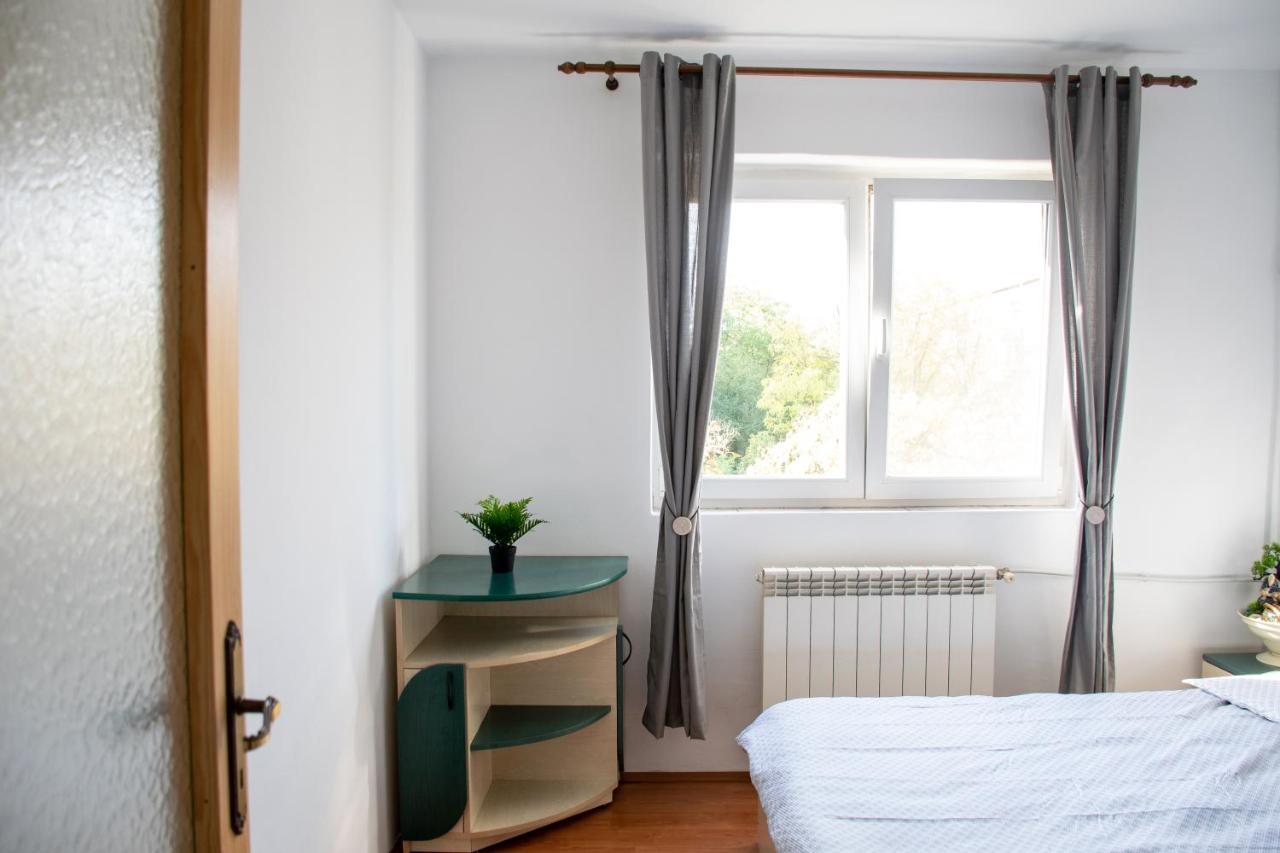 Family-Friendly Apartment Oradea Luaran gambar